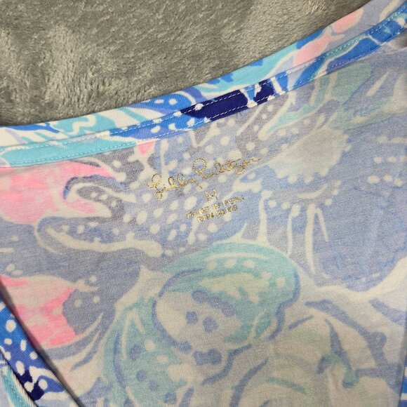 Lilly Pulitzer Top Womens Medium Blue Finn V Neck Shade Seekers Preppy Beachy - Picture 3 of 8